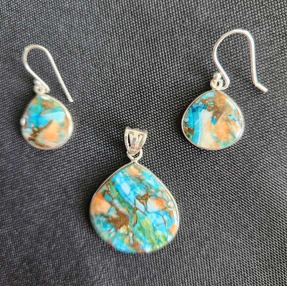 925 Sterling Silver Spiny Oyster Turquoise Pendant and Earrings - Picture 4 of 11